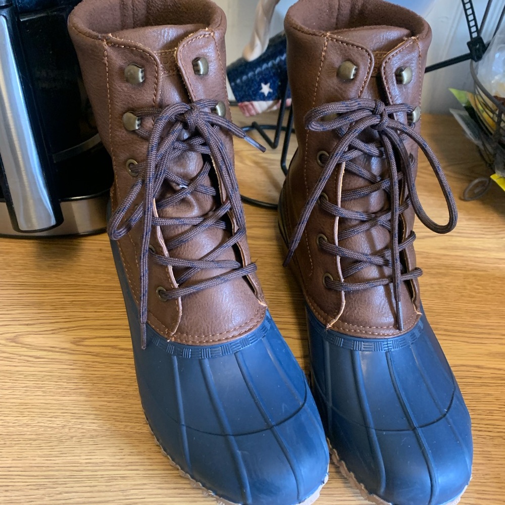 London Fog Chestnut and Navy Lace-Up Boots